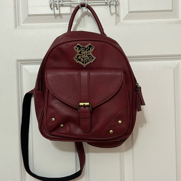 Harry Potter Hogwarts crest faux leather mini backpack Burgundy red purse - Picture 2 of 6